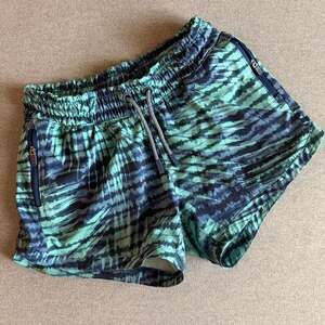Athleta Girl All Play 3" Shorts Teal Palm Tie Dye